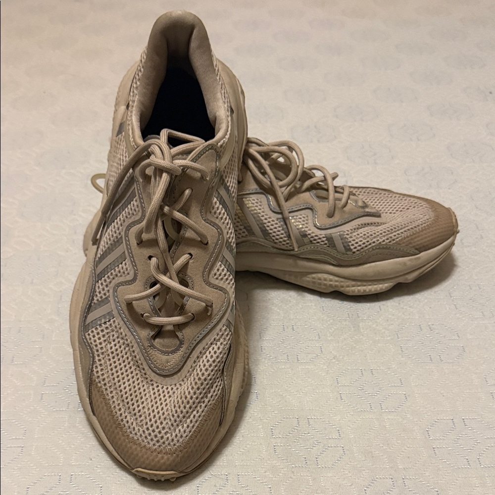 Adidas ozweego model